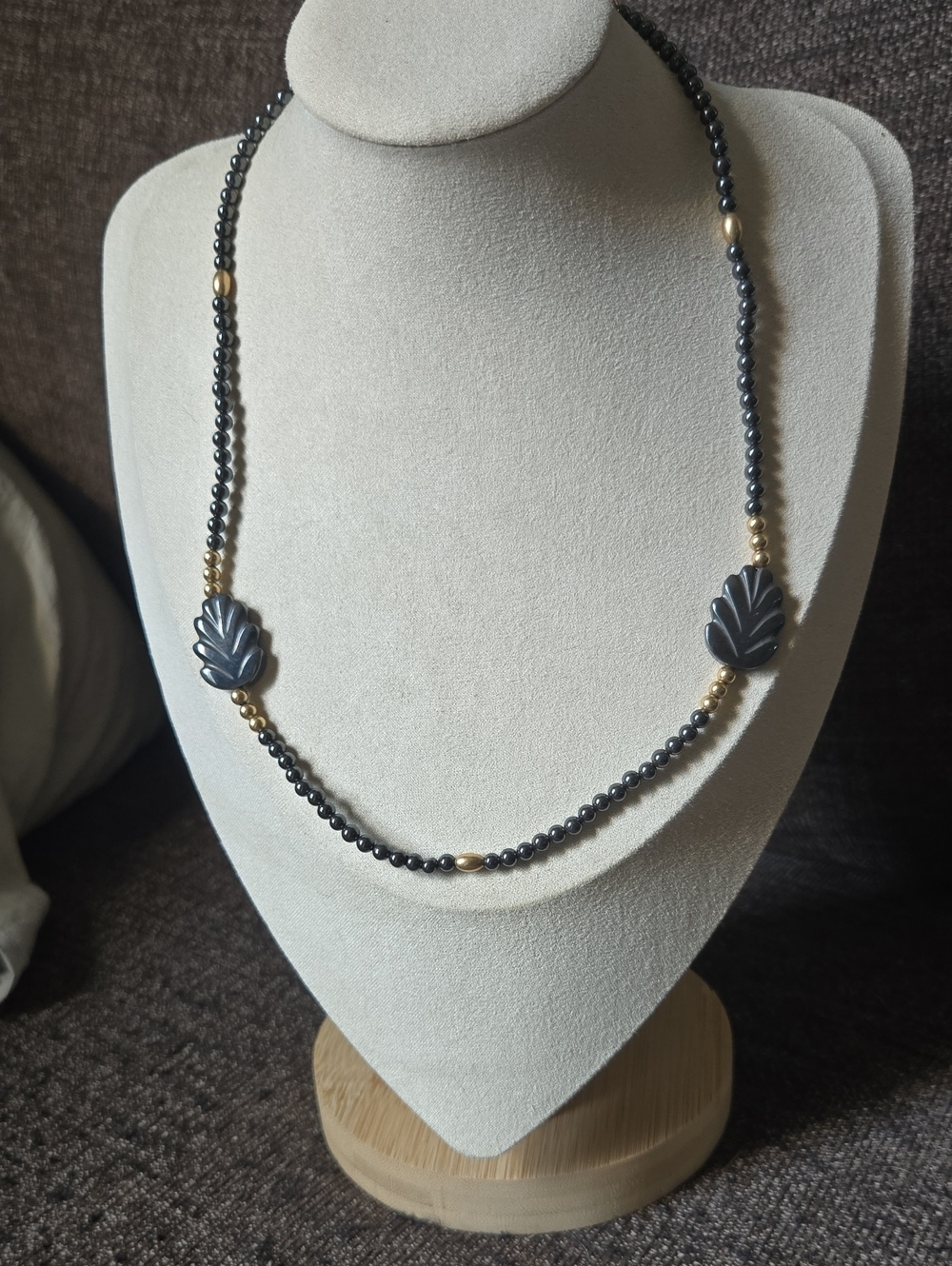 Vintage Hematite and Gold Tone Leaf Beaded Necklace 💫
